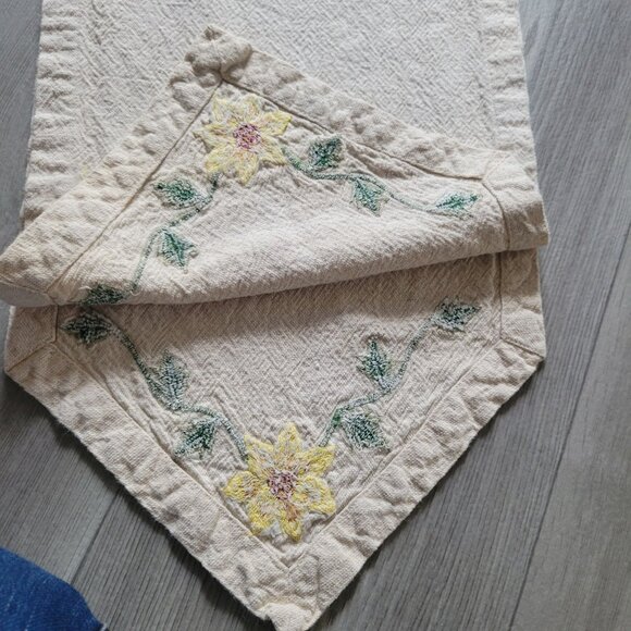 Vintage Linen Table Runner With Embroidered Sunflower Floral Design 64x11 - Picture 3 of 3